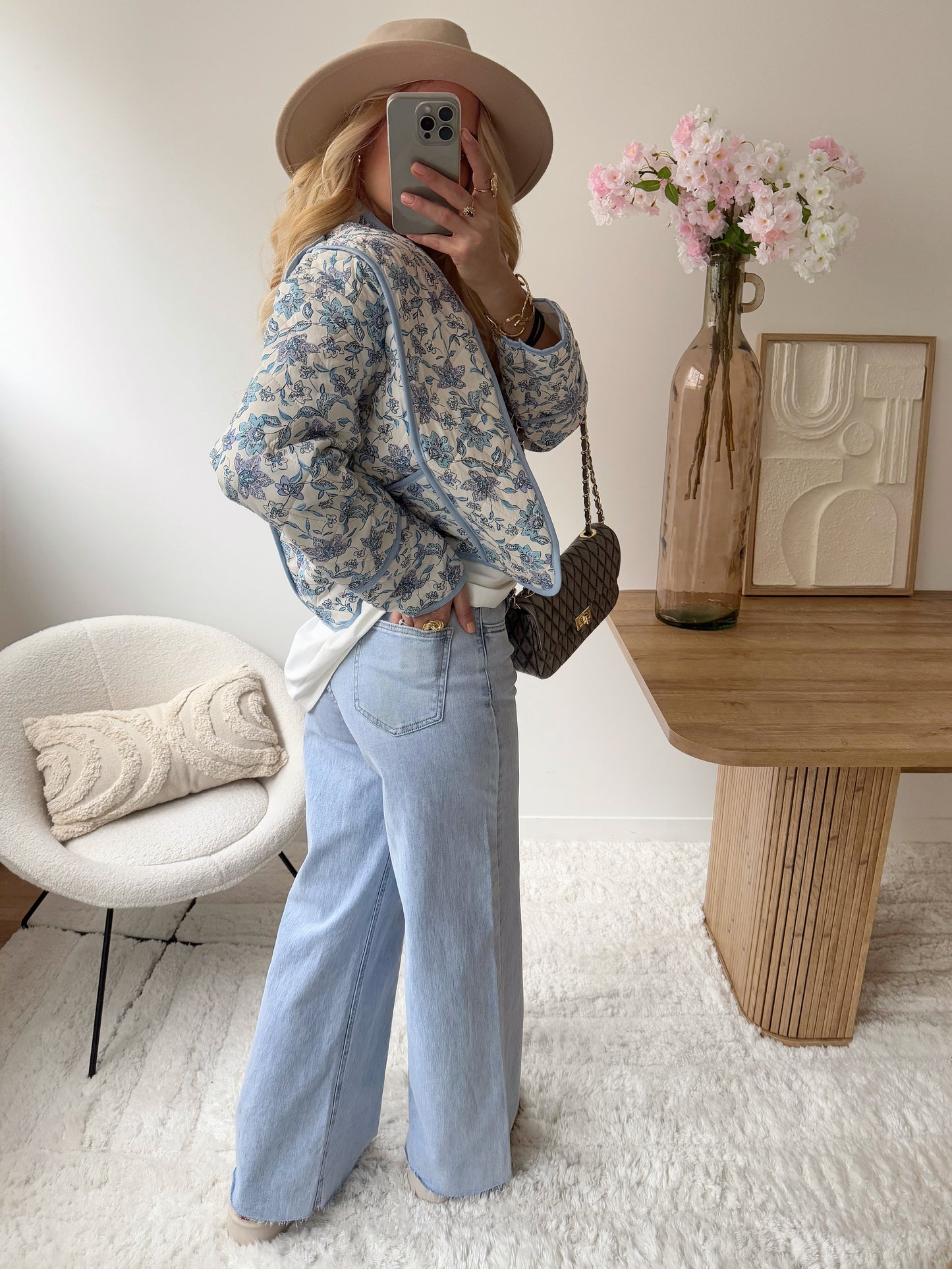 Jean taille haute à la coupe droite bleu clair BEE