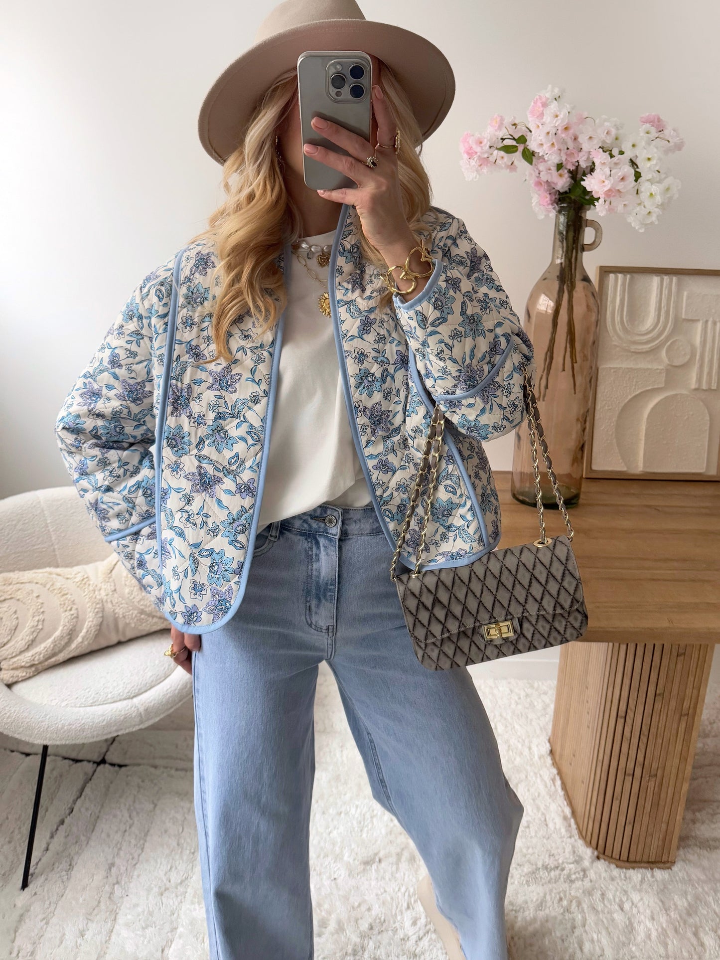 Jean taille haute à la coupe droite bleu clair BEE